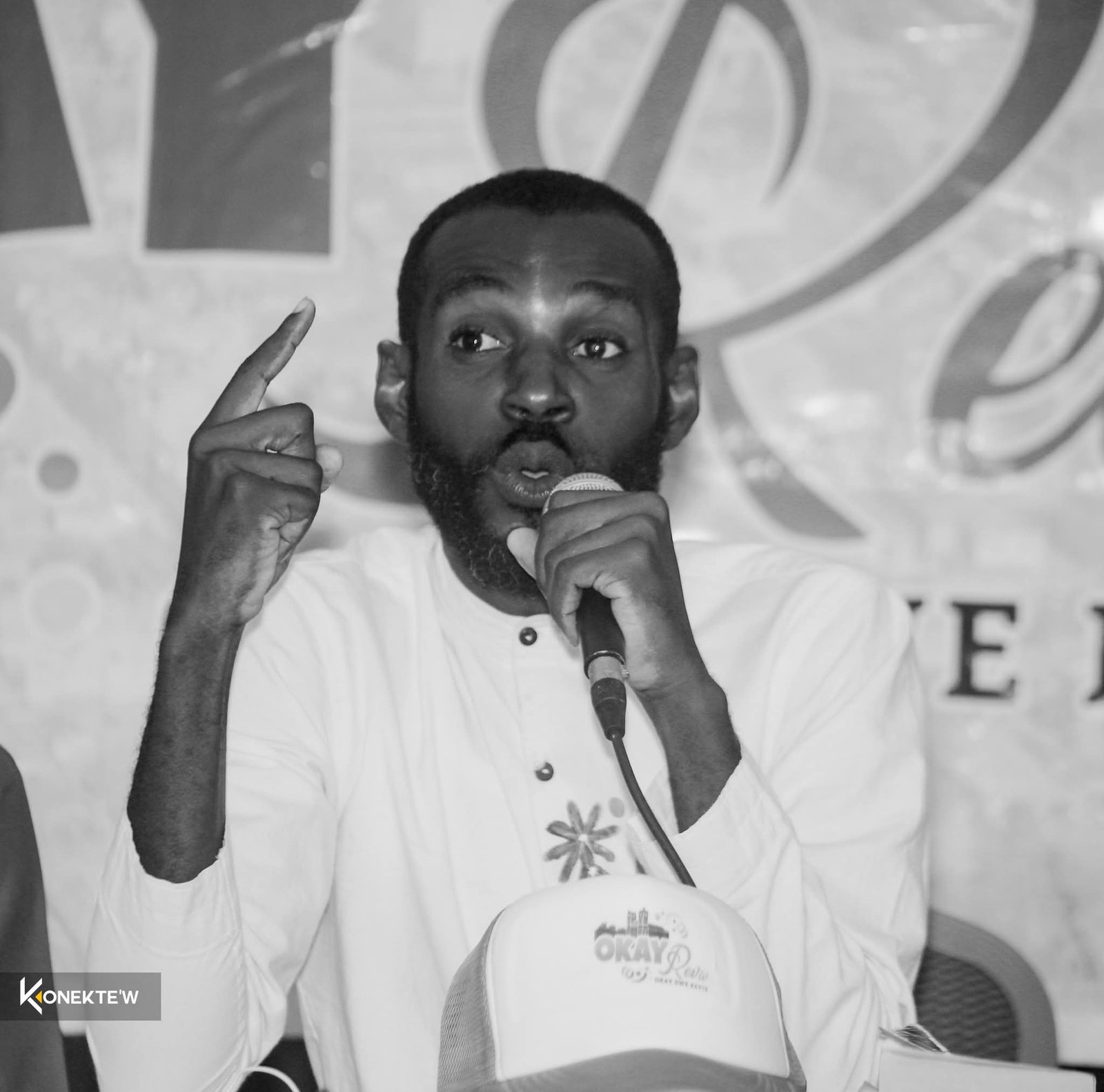 James Francisque: Mwen ekri pou m akselere mouvman revolisyonè transfòmasyon mondyal la...