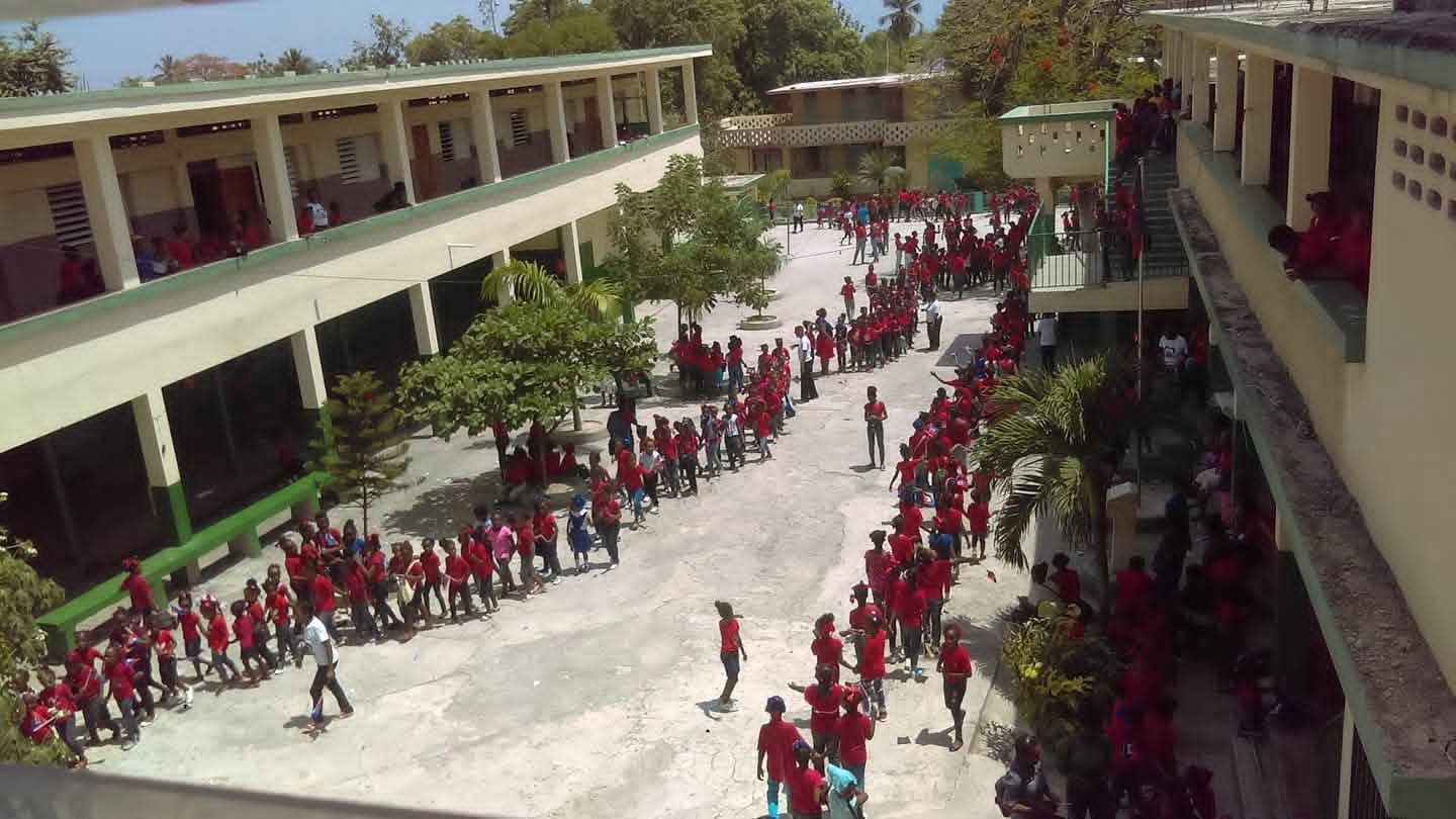 Une journée carnavalesque à l’école Saint-Charles de Carrefour