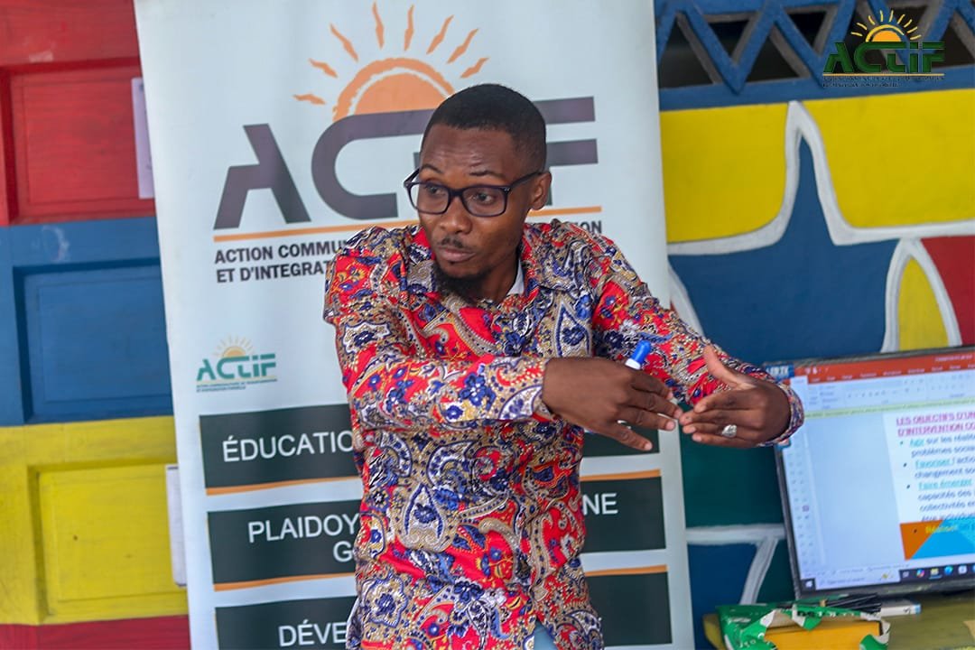 Développement communautaire et inclusion sociale : Kay Jèn Yo forme une quinzaine de jeunes à Carrefour